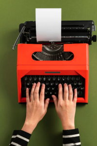 La máquina de escribir simboliza el inicio de la era de la escritura y la comunicación moderna. Aunque las cosas han cambiado desde entonces